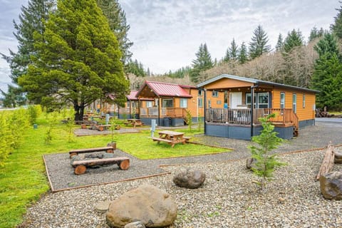 Rainforest Tiny Home Retreat Woodsy Apartment in Forks