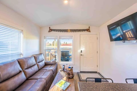 Rainforest Tiny Home Retreat Woodsy Apartment in Forks