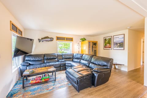 Beaver Pines Central Hiking Base Camp House in Beaver