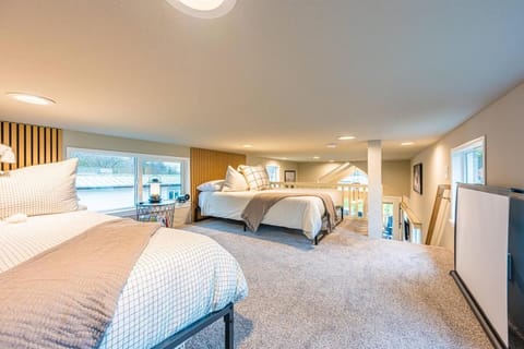 Rainforest Tiny Home Retreat Rustic Modern Apartment in Forks