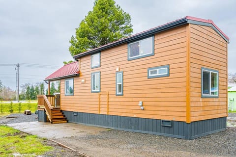 Rainforest Tiny Home Retreat Rustic Modern Apartment in Forks