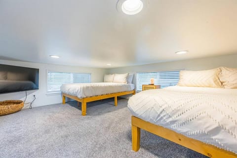 Rainforest Tiny Home Retreat BOHO Apartment in Forks