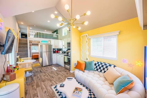 Rainforest Tiny Home Retreat Retro Apartment in Forks