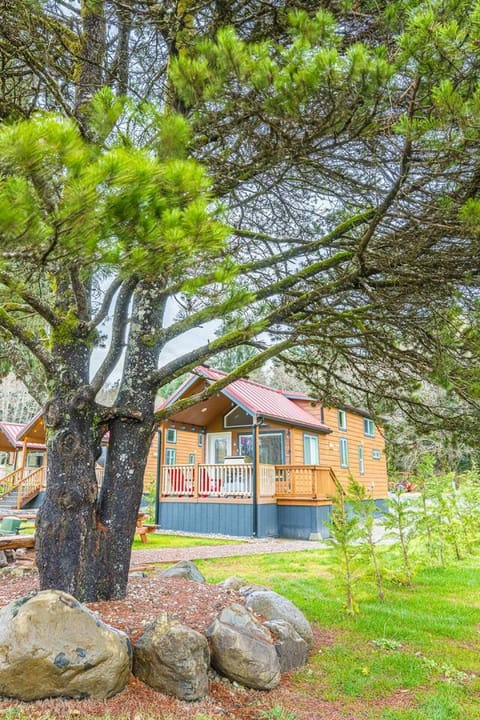 Rainforest Tiny Home Retreat Retro Apartment in Forks