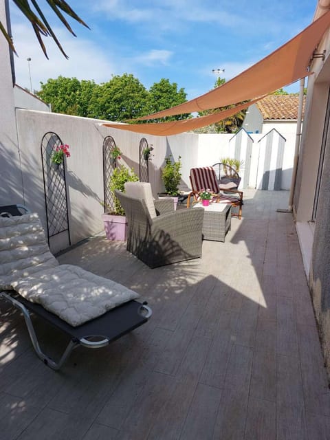Patio, sunbed