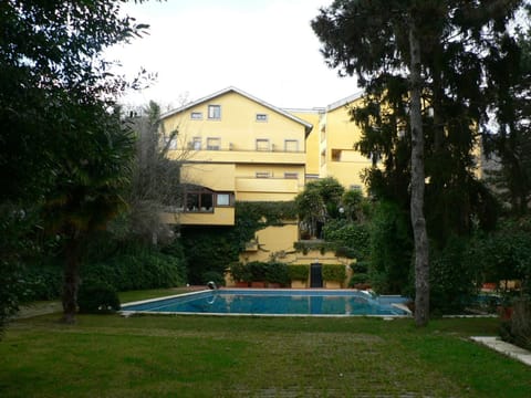 Property building, Swimming pool