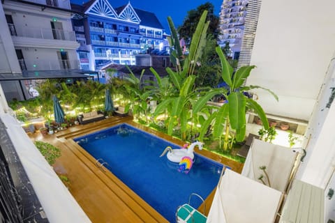 Swimming pool