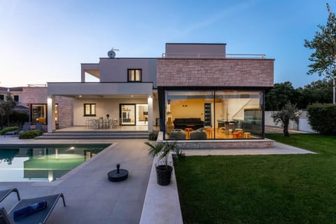 Property building, Facade/entrance, Off site