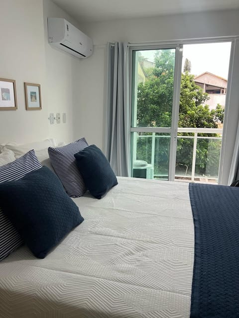 Bed, Bedroom, air conditioner
