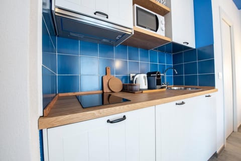 aMoneglia, 2 minutes walk to the beach, PVT PARK Bed and Breakfast in Moneglia