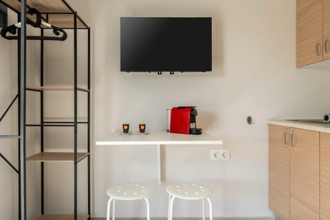 Bright Studio Haven with Scenic View Apartment in Vouliagmeni