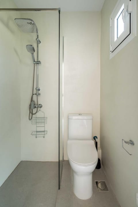 Bright Studio Haven with Scenic View Apartment in Vouliagmeni