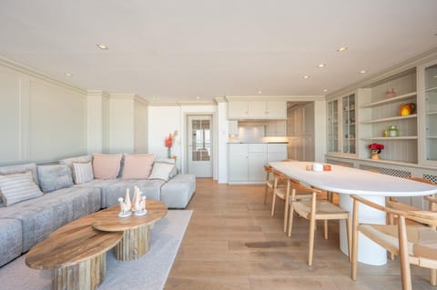 1e Verdiep appartement op de zeedijk in Knokke met 3 slaapkamers voor max 7 pers Apartment in Hauts-de-France