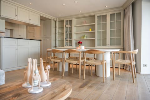 1e Verdiep appartement op de zeedijk in Knokke met 3 slaapkamers voor max 7 pers Apartment in Hauts-de-France