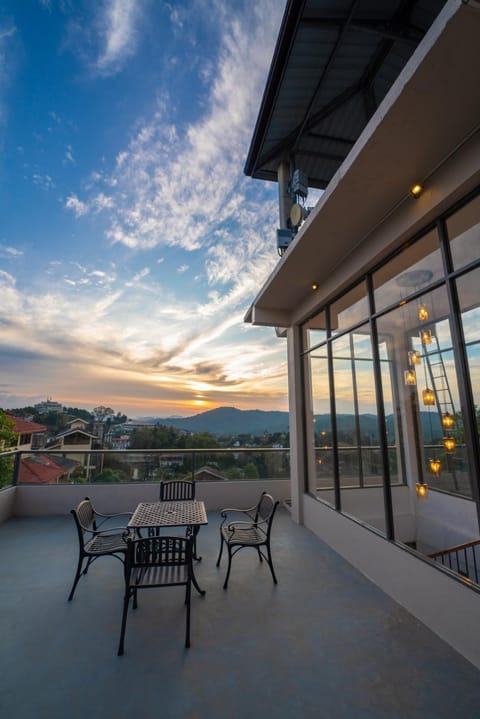 Restaurant/places to eat, Balcony/Terrace, Sunset