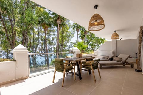 Balcony/Terrace, sunbed