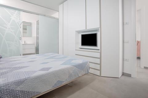 Bed, Photo of the whole room, Bedroom, wardrobe