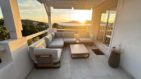 View (from property/room), Balcony/Terrace, Sunset