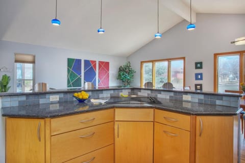 5 bedroom, 7 beds, 3 bath - Sleeps 12, Great for Families House in Boulder