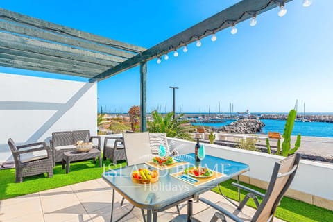 View (from property/room), Balcony/Terrace, Seating area, Dining area, Sea view