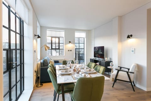 TV and multimedia, Living room, Seating area, Dining area, Evening entertainment