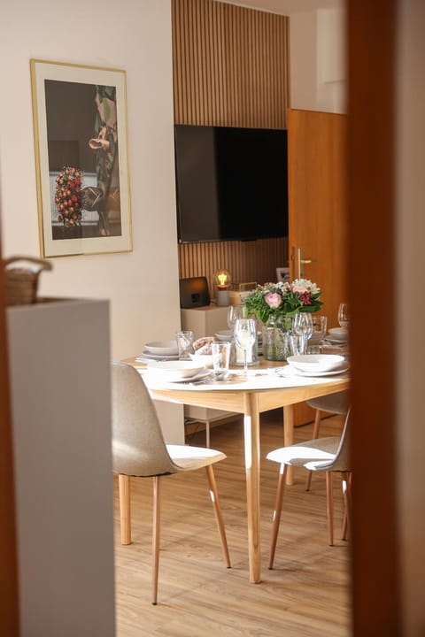 TV and multimedia, Dining area