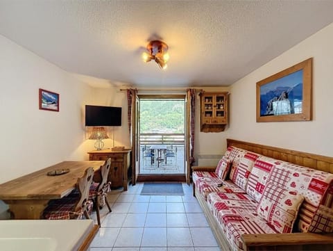 Bed, TV and multimedia, Seating area, Dining area