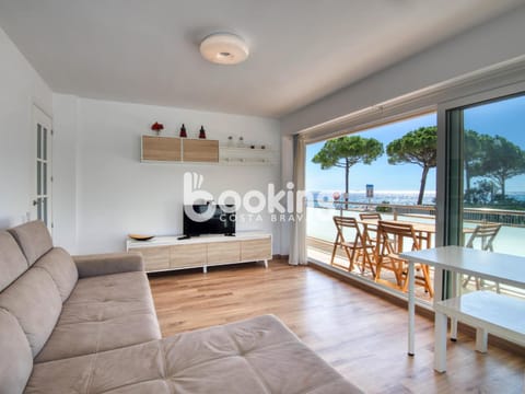 View (from property/room), Balcony/Terrace, Living room, Dining area, Sea view