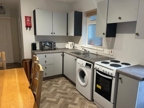 Kitchen or kitchenette, Dining area, oven, stove, toaster, washing machine