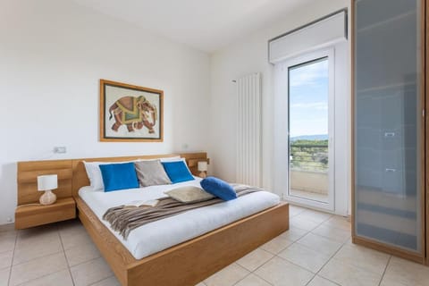 Bed, View (from property/room), Balcony/Terrace, Photo of the whole room, Bedroom