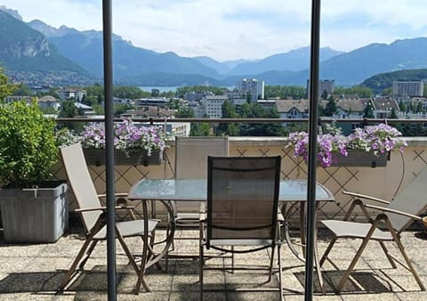 Balcony/Terrace, City view