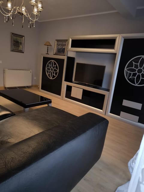 Communal lounge/ TV room, TV and multimedia, Living room