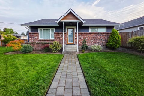 Family-Friendly Cottage with Playground in Centralia House in Washington