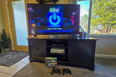 Family-Friendly Cottage with Playground in Centralia House in Washington