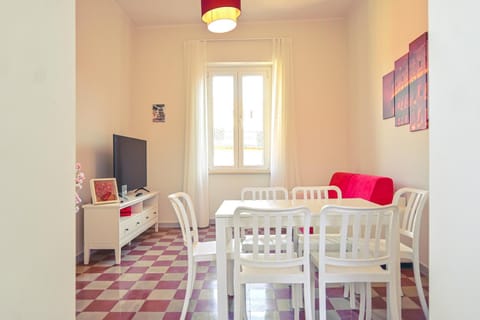 Living room, internet, internet