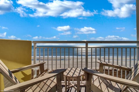 Updated 1 BR Oceanfront Condo in Baywatch! Apartment in Atlantic Beach