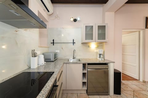 Kamena kuća Roko Villa in Biograd na Moru