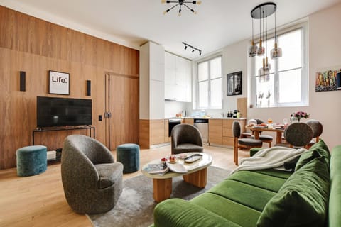 TV and multimedia, Living room, Seating area, kitchen