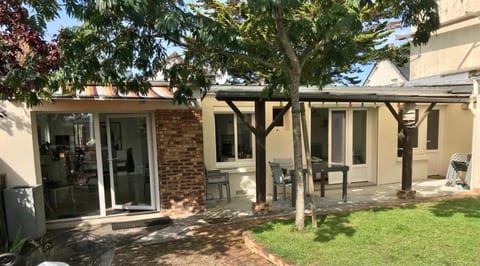 Albizia House in Saint-Pair-sur-Mer