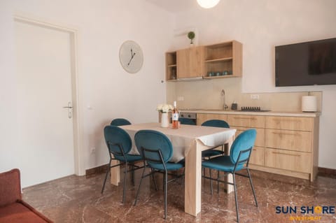 TV and multimedia, Kitchen or kitchenette, Living room