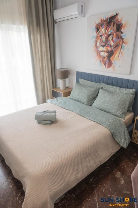 Bed, Photo of the whole room, Bedroom, towels, air conditioner