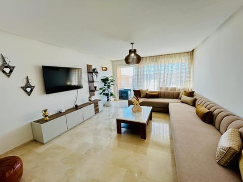 Communal lounge/ TV room, TV and multimedia, Living room, Seating area, Evening entertainment