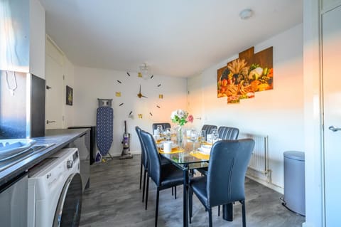 -RAGS- For your relaxed, Cosy Stay, Free Parking Vacation rental in Leeds