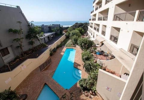 Pool view, Swimming pool, sunbed
