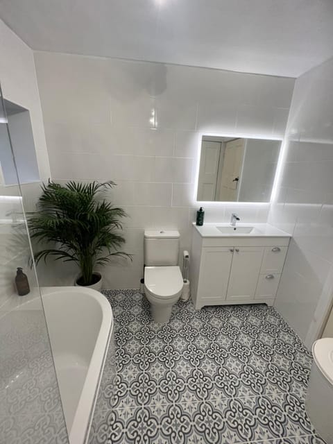 Shower, Toilet, Bathroom, Bath