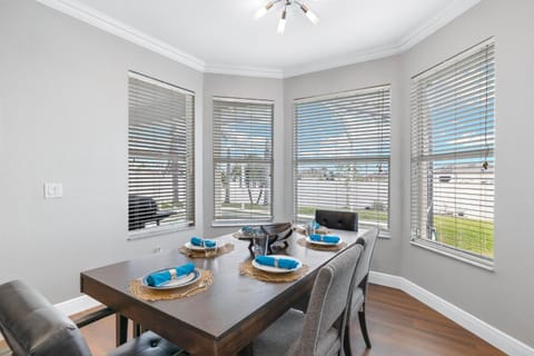 Villa Grace - Quiet home w/fenced yard & pool table - Perfect for families w/pets! - SWFL Rentals Villa in Cape Coral