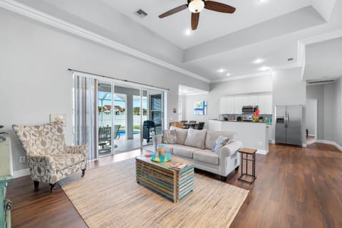 Villa Grace - Quiet home w/fenced yard & pool table - Perfect for families w/pets! - SWFL Rentals Villa in Cape Coral