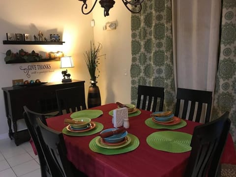 Home Near Disney Private Pool & Playground House in Howey in the Hills