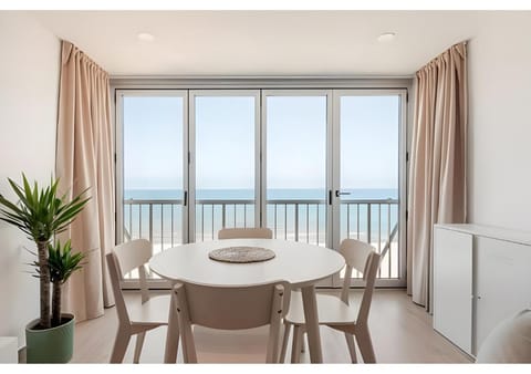 Living room, Dining area, Sea view