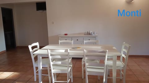 Gite de 90m2 proche de la mer avec grande piscine MONTI Apartment in Linguizzetta